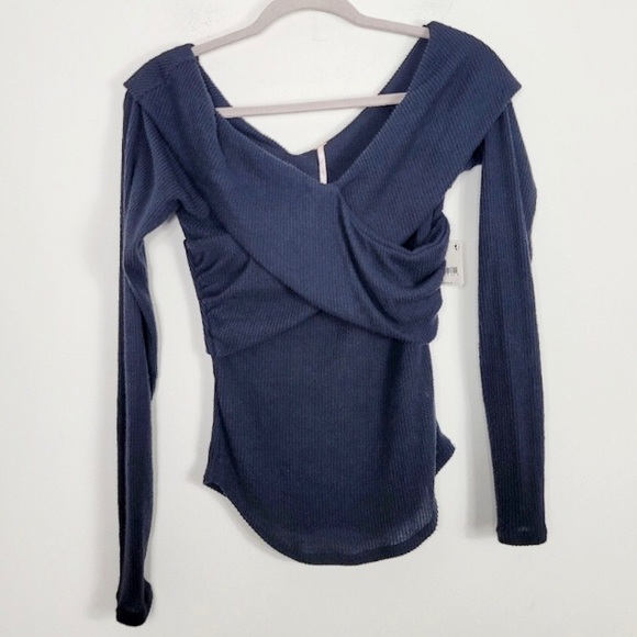 Sweater Free People Knit Gray Off-the-Shoulder Long Sleeve NWT - Picture 4 of 8